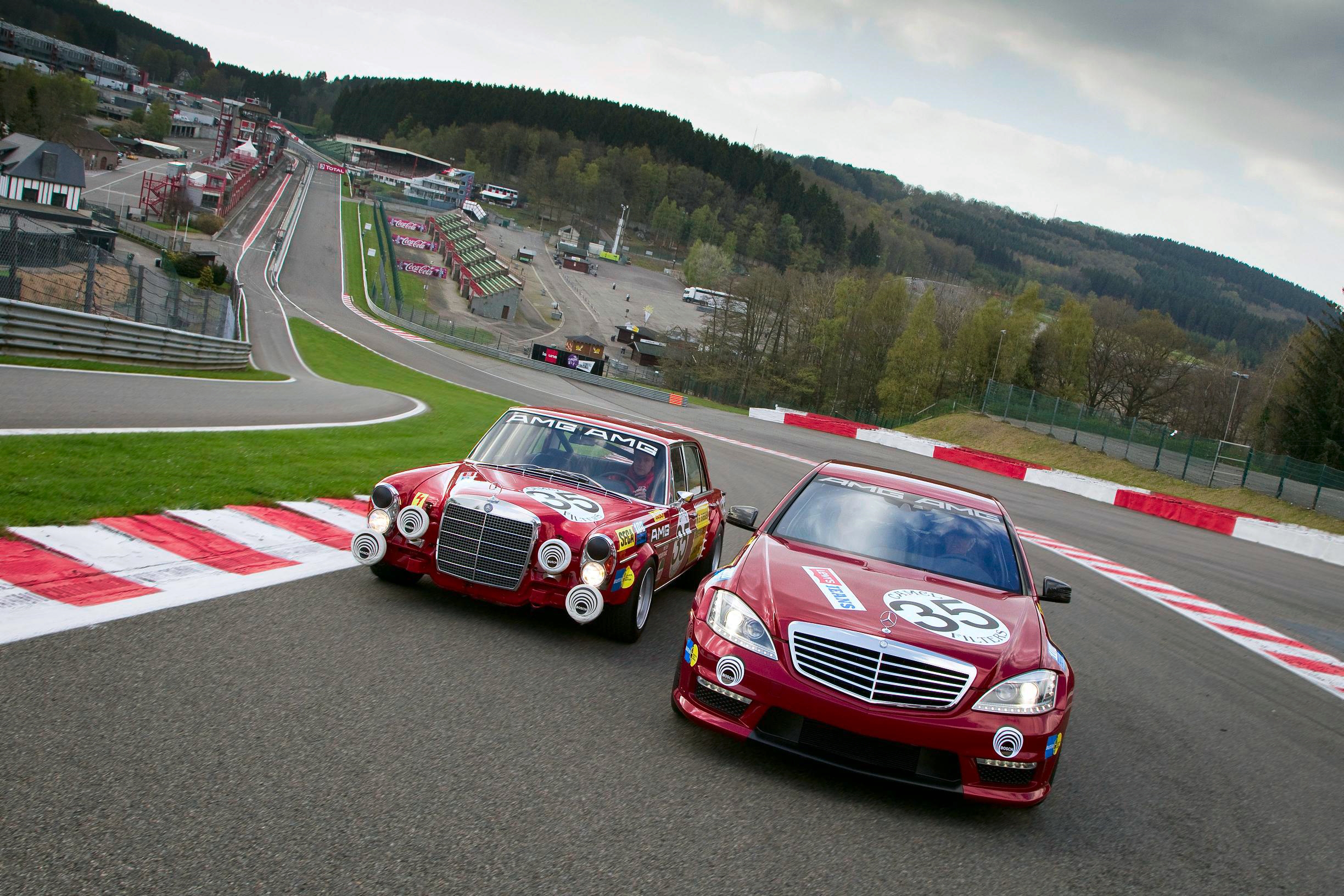 La S 63 AMG  Thirty-Five  face  la 300 SEL 6.8 AMG